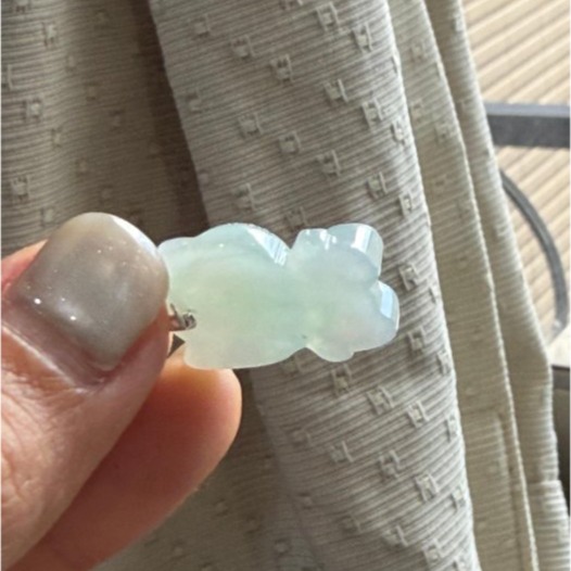 天然A貨緬甸玉 冰膠粉綠巧雕無嘴喵翡翠玉墜 冰帶膠感底妝 可愛圓嘟貓臉 頭上綁蝴蝶結-細節圖7