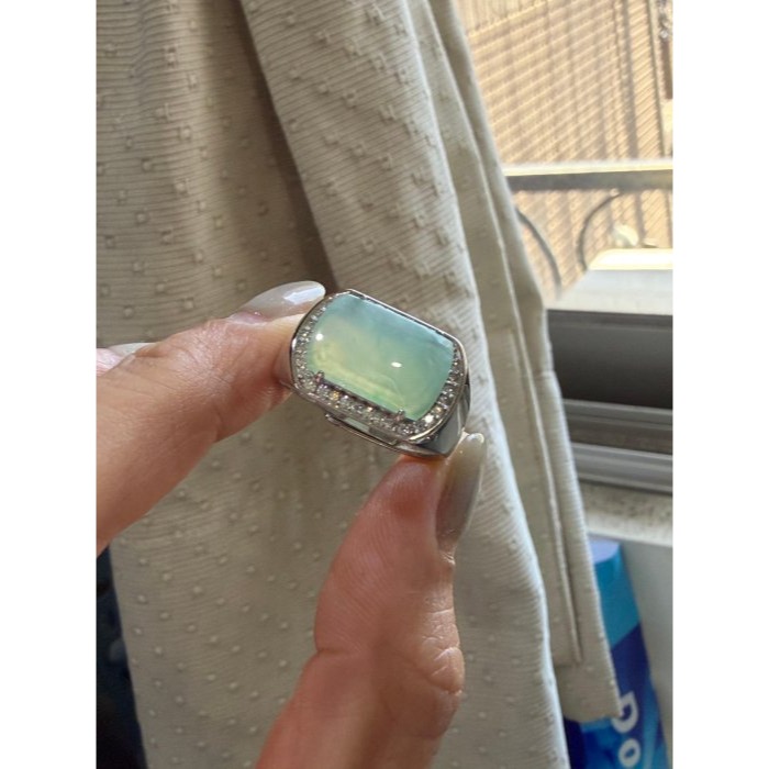 天然A貨緬甸玉 冰種薄荷綠馬鞍蛋面翡翠戒指 晶透勻稱滿底色 亮眼顯色甜綠 大器寬版戒檯-細節圖3