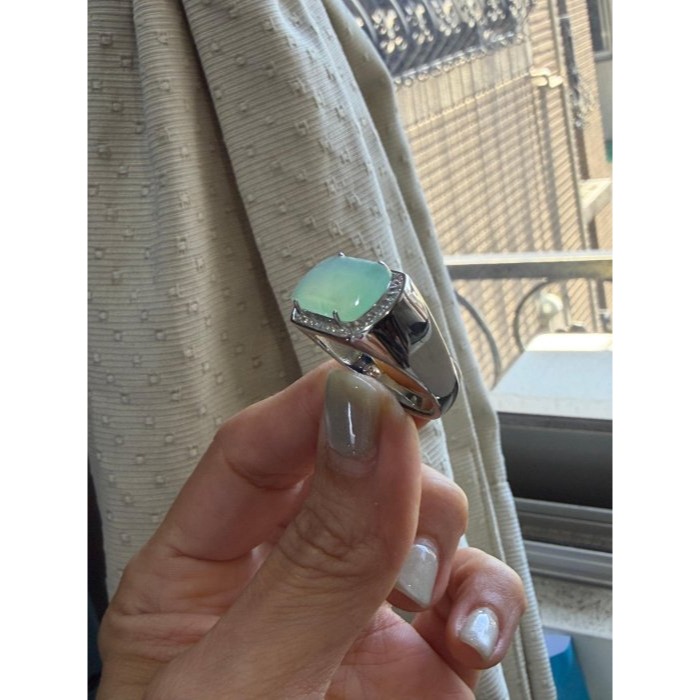 天然A貨緬甸玉 冰種薄荷綠馬鞍蛋面翡翠戒指 晶透勻稱滿底色 亮眼顯色甜綠 大器寬版戒檯-細節圖4