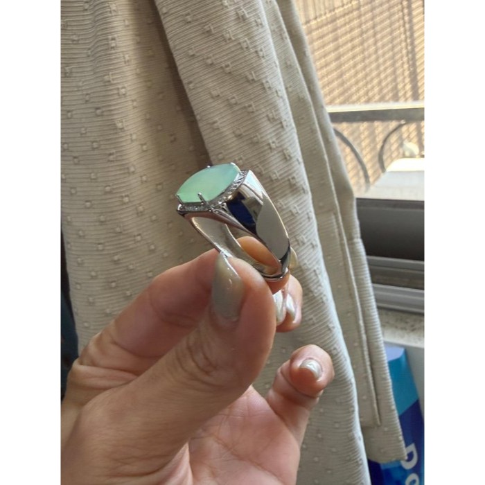 天然A貨緬甸玉 冰種薄荷綠馬鞍蛋面翡翠戒指 晶透勻稱滿底色 亮眼顯色甜綠 大器寬版戒檯-細節圖5