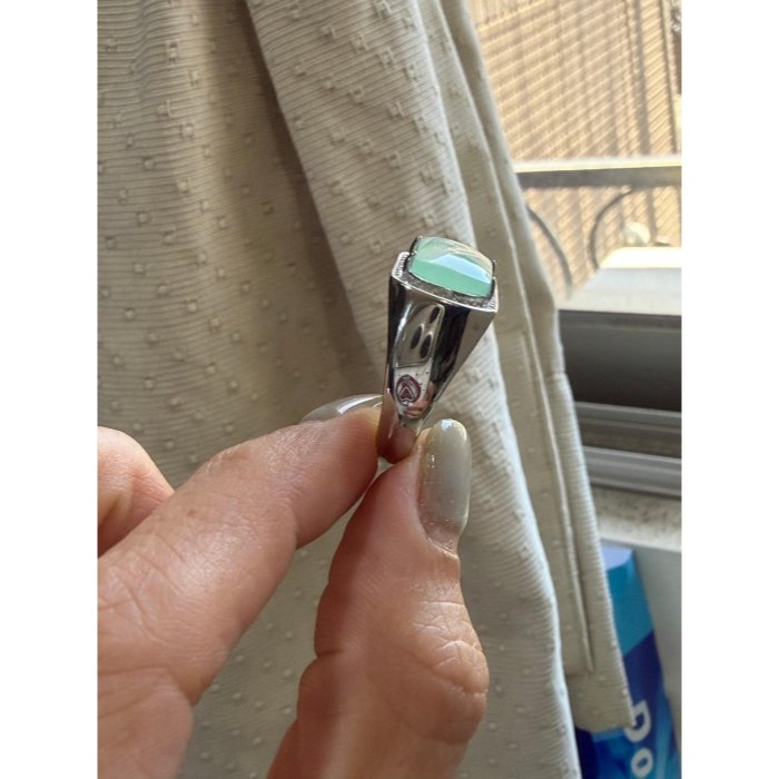 天然A貨緬甸玉 冰種薄荷綠馬鞍蛋面翡翠戒指 晶透勻稱滿底色 亮眼顯色甜綠 大器寬版戒檯-細節圖6