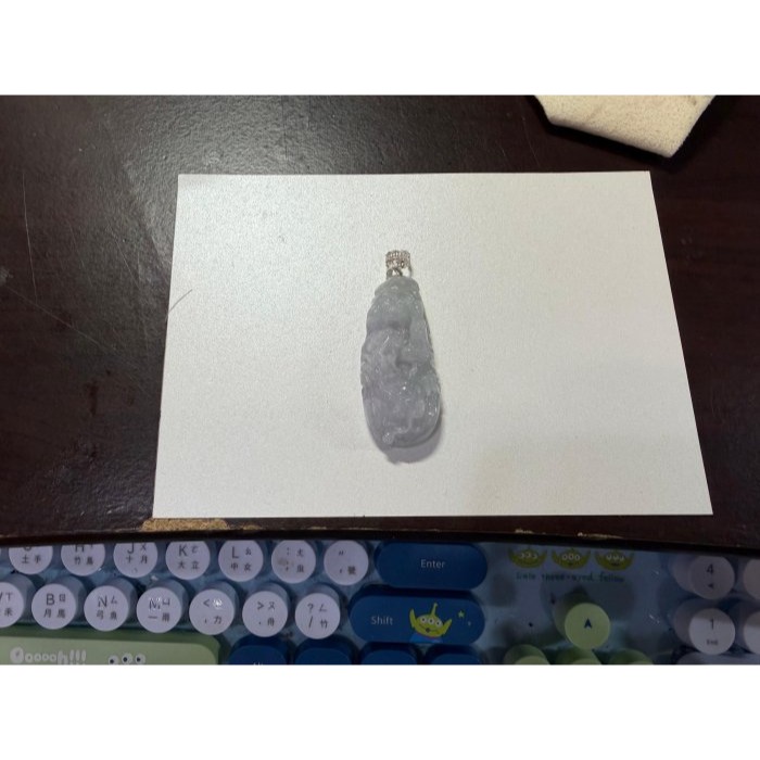 天然A貨緬甸玉 冰晴俏紫御龍觀音翡翠佛牌 冰晴綠底色 亮紫增彩 無相觀音乘霸氣穿雲龍-細節圖11