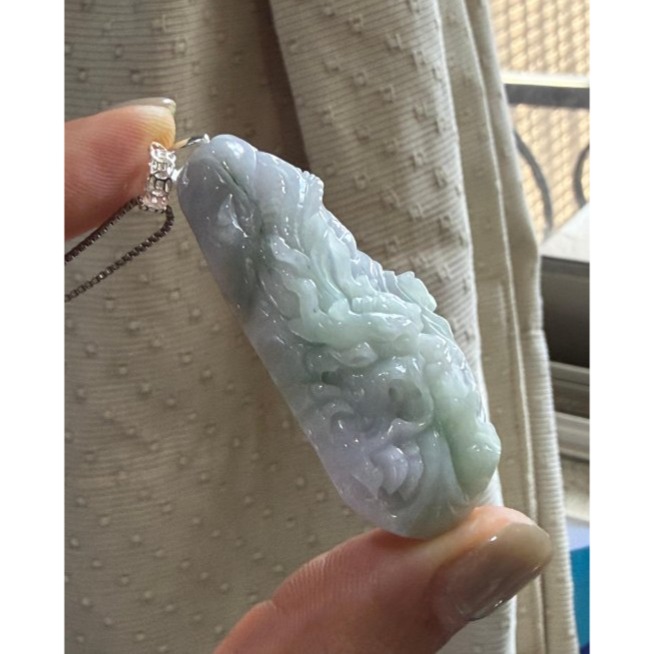 天然A貨緬甸玉 芙蓉種 細潤煙紫俏綠九霄龍吟翡翠小龍牌 透光平滑細肉 過底煙紫帶粉綠 雕工立體 大小易配戴-細節圖4