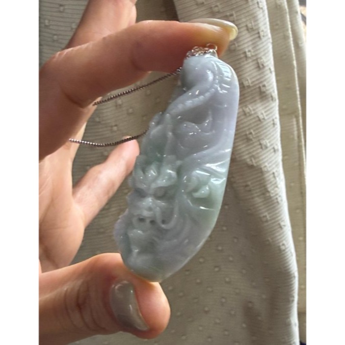 天然A貨緬甸玉 芙蓉種 細潤煙紫俏綠九霄龍吟翡翠小龍牌 透光平滑細肉 過底煙紫帶粉綠 雕工立體 大小易配戴-細節圖5