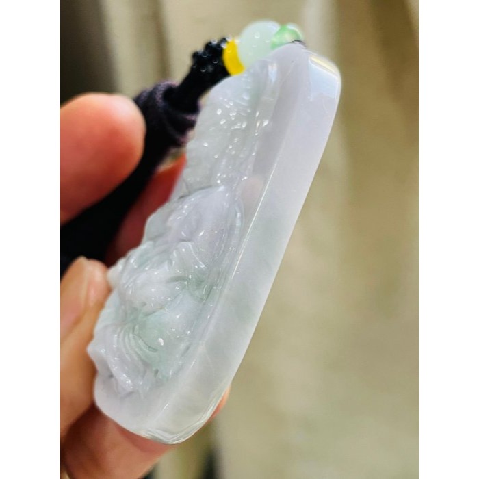 福利品~天然A貨緬甸玉 白底青黃財神翡翠佛墜 細肉光滑 厚庄一刀切方正牌形 有紋-細節圖4