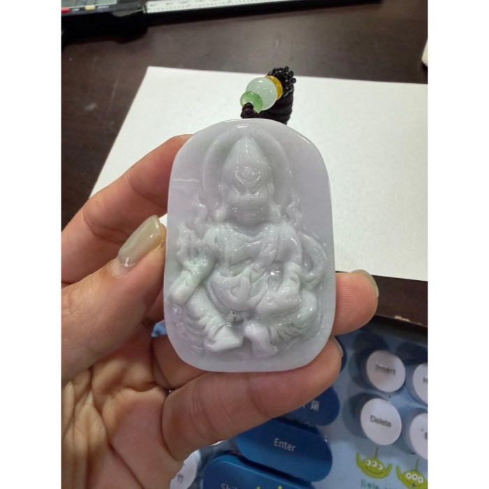 福利品~天然A貨緬甸玉 白底青黃財神翡翠佛墜 細肉光滑 厚庄一刀切方正牌形 有紋-細節圖9