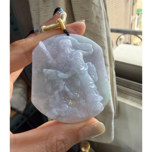 天然A貨緬甸玉 冰潤亮春彩玄天上帝翡翠玉牌 過底濃紫青綠 紫綠分明色能見 雕工立體 一刀切方正牌形-細節圖2
