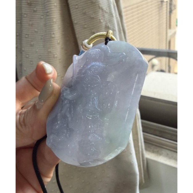 天然A貨緬甸玉 冰潤亮春彩玄天上帝翡翠玉牌 過底濃紫青綠 紫綠分明色能見 雕工立體 一刀切方正牌形-細節圖5