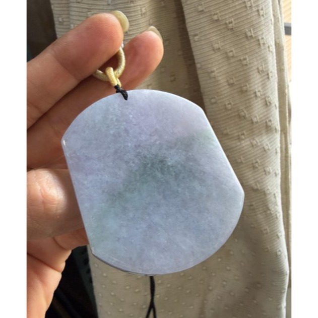 天然A貨緬甸玉 冰潤亮春彩玄天上帝翡翠玉牌 過底濃紫青綠 紫綠分明色能見 雕工立體 一刀切方正牌形-細節圖6