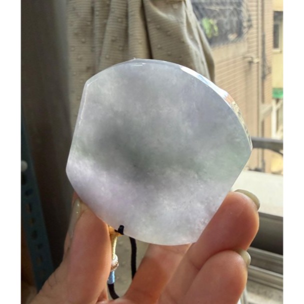 天然A貨緬甸玉 冰潤亮春彩玄天上帝翡翠玉牌 過底濃紫青綠 紫綠分明色能見 雕工立體 一刀切方正牌形-細節圖7