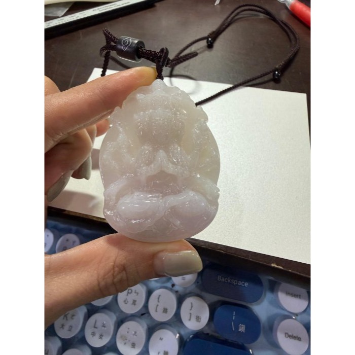 天然A貨緬甸玉 冰膠粉紫漸層七佛頂準提菩薩翡翠佛牌 底妝膠潤 粉紫粉橘滿色 厚庄立體一刀切 透手影-細節圖9