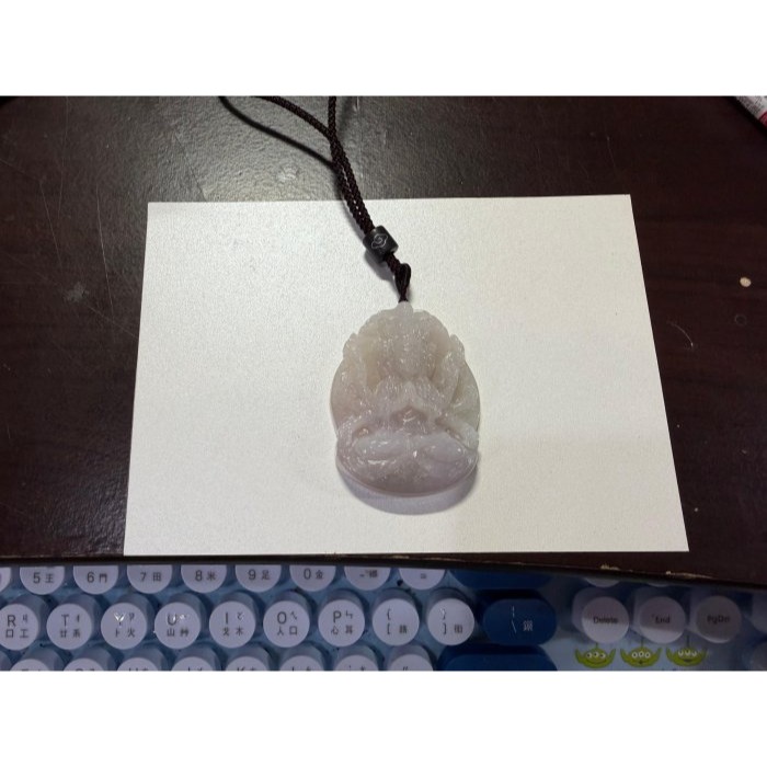 天然A貨緬甸玉 冰膠粉紫漸層七佛頂準提菩薩翡翠佛牌 底妝膠潤 粉紫粉橘滿色 厚庄立體一刀切 透手影-細節圖11