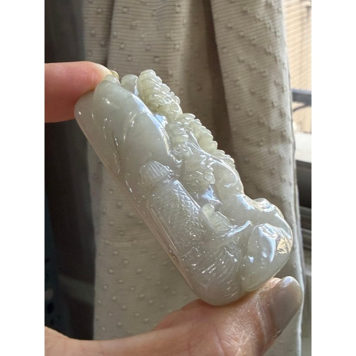圈粉結緣價~天然A貨緬甸玉 膠潤梨黃貴人駕到翡翠山水牌 扎實老糯底妝 全透光 厚實雕工立體-細節圖2