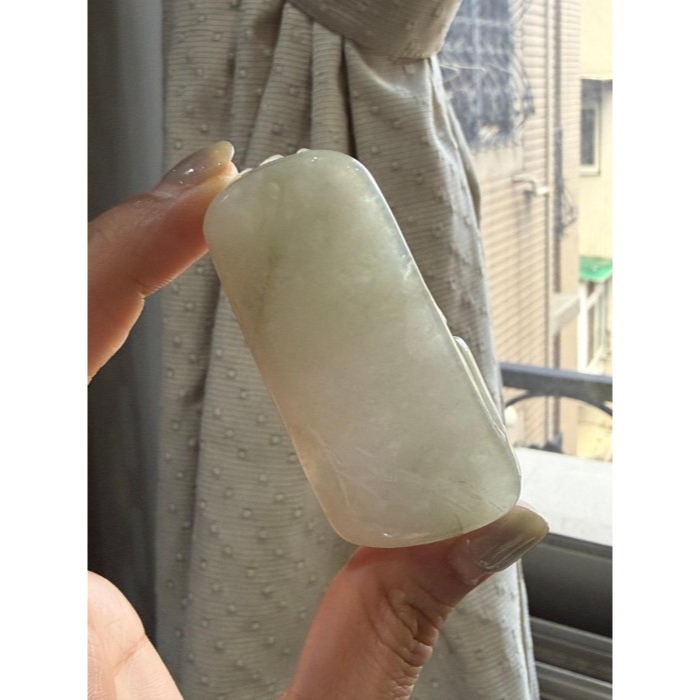 圈粉結緣價~天然A貨緬甸玉 膠潤梨黃貴人駕到翡翠山水牌 扎實老糯底妝 全透光 厚實雕工立體-細節圖6
