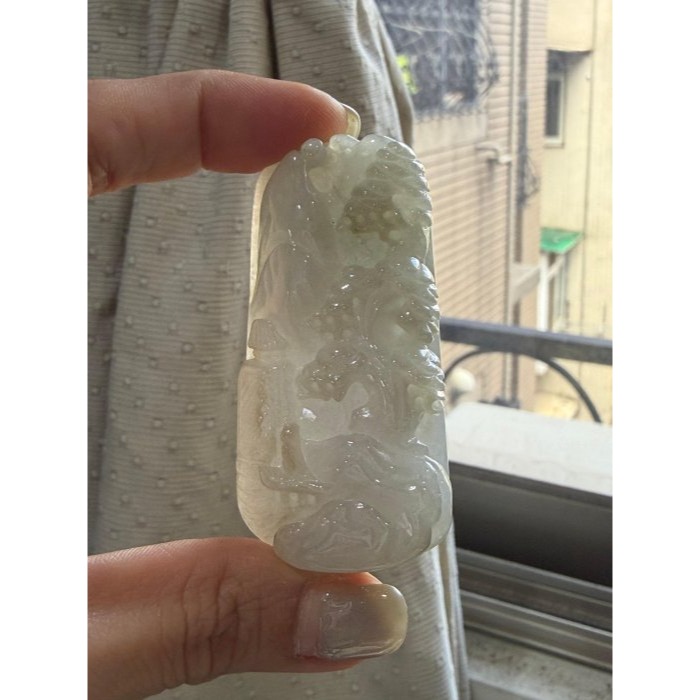 圈粉結緣價~天然A貨緬甸玉 膠潤梨黃貴人駕到翡翠山水牌 扎實老糯底妝 全透光 厚實雕工立體-細節圖7