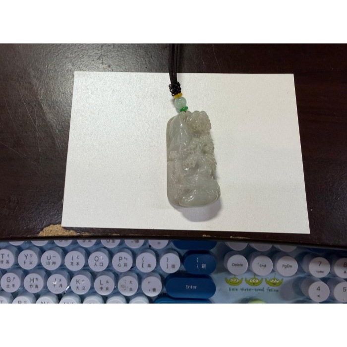 圈粉結緣價~天然A貨緬甸玉 膠潤梨黃貴人駕到翡翠山水牌 扎實老糯底妝 全透光 厚實雕工立體-細節圖10