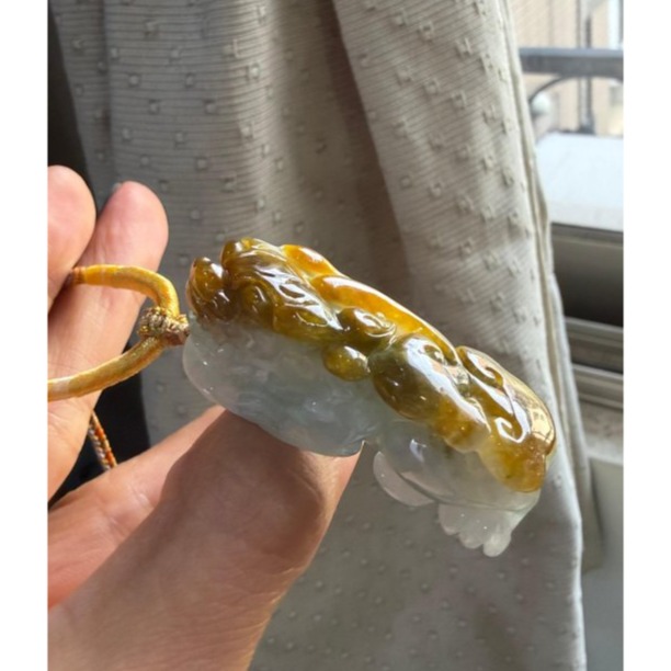 天然A貨緬甸玉 老坑黃加綠手工俏色黃金貔貅翡翠玉墜 金光覆身鴻運當頭 雙彩分明 老熟油潤光澤-細節圖3