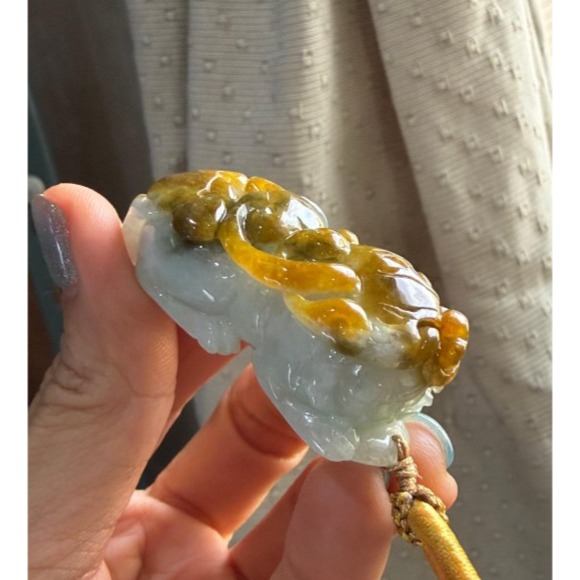 天然A貨緬甸玉 老坑黃加綠手工俏色黃金貔貅翡翠玉墜 金光覆身鴻運當頭 雙彩分明 老熟油潤光澤-細節圖4