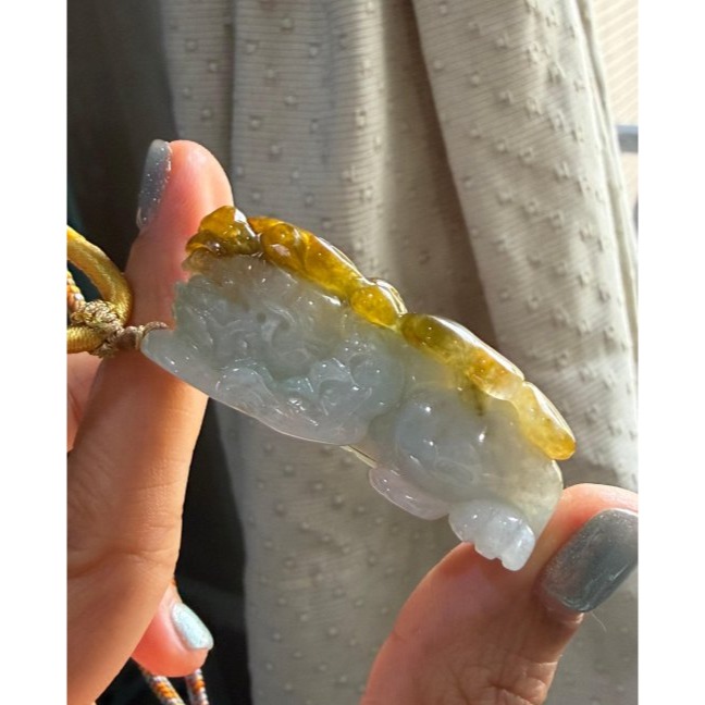 天然A貨緬甸玉 老坑黃加綠手工俏色黃金貔貅翡翠玉墜 金光覆身鴻運當頭 雙彩分明 老熟油潤光澤-細節圖5