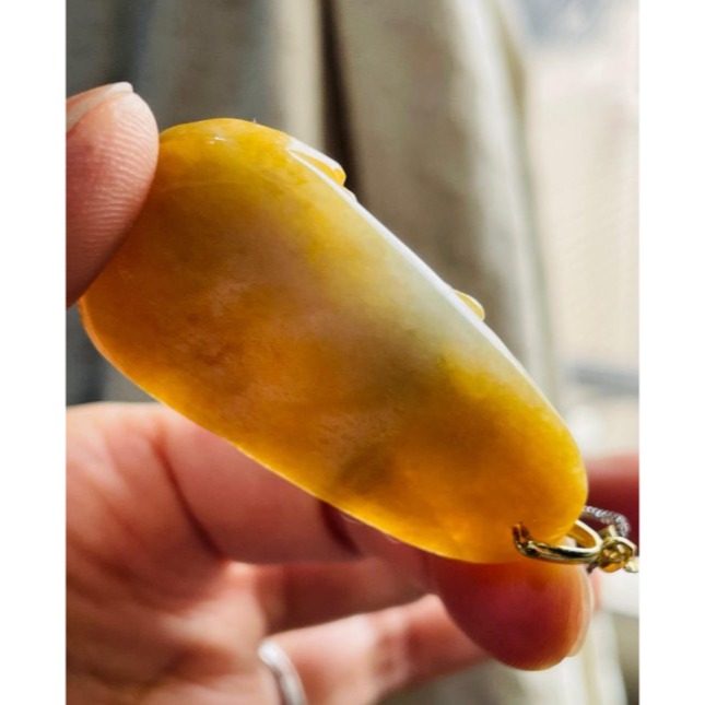 天然A貨緬甸玉 油潤橙黃雙彩金運亨通翡翠山水牌 成色飽和黃霧層 金光颯颯厚且透光 大小易配戴-細節圖7