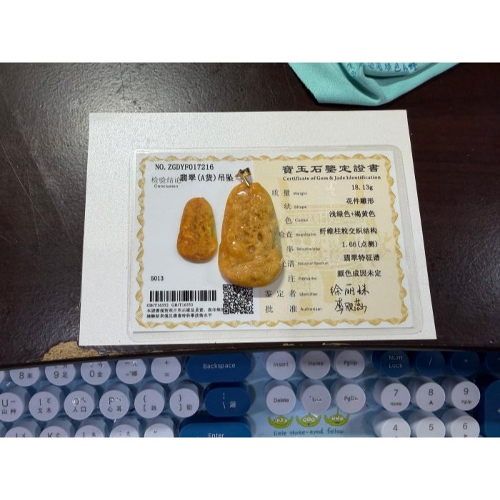 天然A貨緬甸玉 油潤橙黃雙彩金運亨通翡翠山水牌 成色飽和黃霧層 金光颯颯厚且透光 大小易配戴-細節圖11