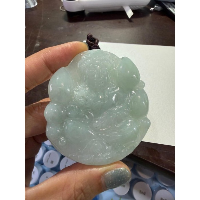天然A貨緬甸玉 冰潤藍綠坐姿持蓮觀音翡翠佛墜 起冰滿藍綠底色 厚實 一刀切牌形 色滿透光透手影-細節圖10