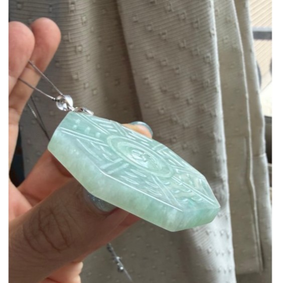 天然A貨緬甸玉 冰綠飄花太極大八卦翡翠玉墜 冰綠滿底色 幾抹金絲綠點綴 種色兼具上身妥妥綠-細節圖5