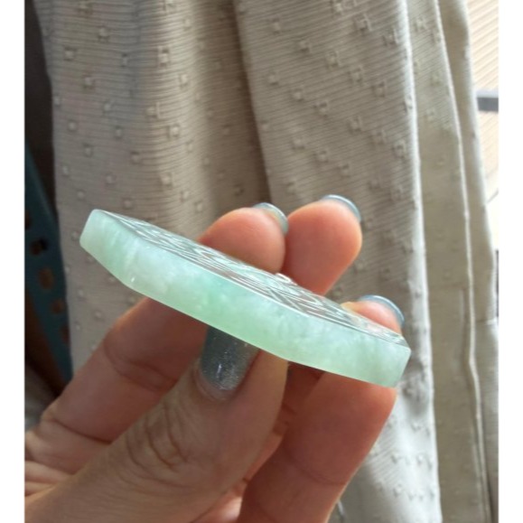 天然A貨緬甸玉 冰綠飄花太極大八卦翡翠玉墜 冰綠滿底色 幾抹金絲綠點綴 種色兼具上身妥妥綠-細節圖6