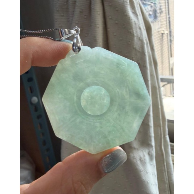 天然A貨緬甸玉 冰綠飄花太極大八卦翡翠玉墜 冰綠滿底色 幾抹金絲綠點綴 種色兼具上身妥妥綠-細節圖8