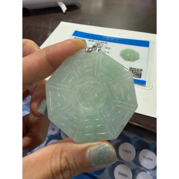 天然A貨緬甸玉 冰綠飄花太極大八卦翡翠玉墜 冰綠滿底色 幾抹金絲綠點綴 種色兼具上身妥妥綠-細節圖10