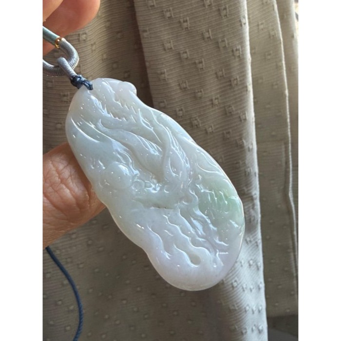 天然A貨緬甸玉 白冰俏綠鳳穿牡丹翡翠鳳牌 底庄乾淨白中帶小三彩底色 一抹鮮亮綠花添彩 色澤油亮透手影-細節圖11