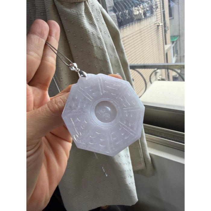 天然A貨緬甸玉 冰潤粉紫太極大八卦翡翠玉墜 過底粉嫩紫滿色 聚色色能見 厚庄透手影 請留意尺寸重量-細節圖2