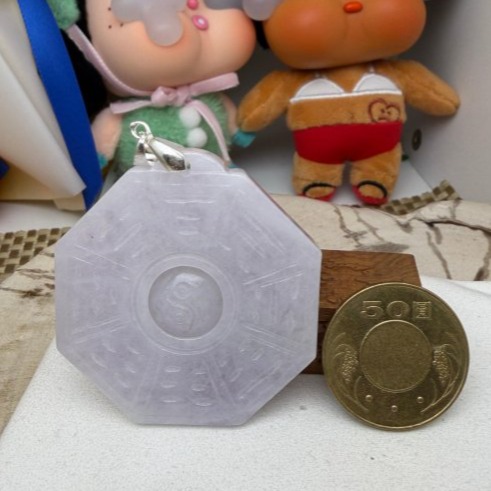 天然A貨緬甸玉 冰潤粉紫太極大八卦翡翠玉墜 過底粉嫩紫滿色 聚色色能見 厚庄透手影 請留意尺寸重量-細節圖3