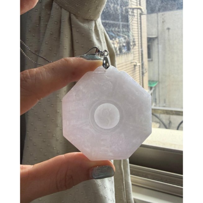 天然A貨緬甸玉 冰潤粉紫太極大八卦翡翠玉墜 過底粉嫩紫滿色 聚色色能見 厚庄透手影 請留意尺寸重量-細節圖7