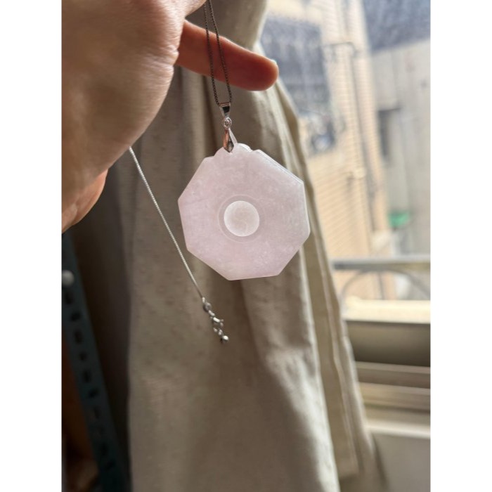 天然A貨緬甸玉 冰潤粉紫太極大八卦翡翠玉墜 過底粉嫩紫滿色 聚色色能見 厚庄透手影 請留意尺寸重量-細節圖8