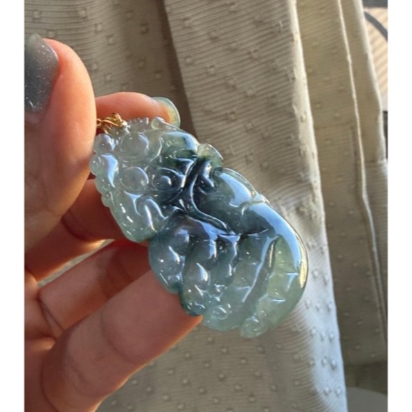 天然A貨緬甸玉 放光 高冰藍水漸變手工雕福星高照翡翠玉墜 泛光起剛光佛手瓜 雙猴捧桃-細節圖5