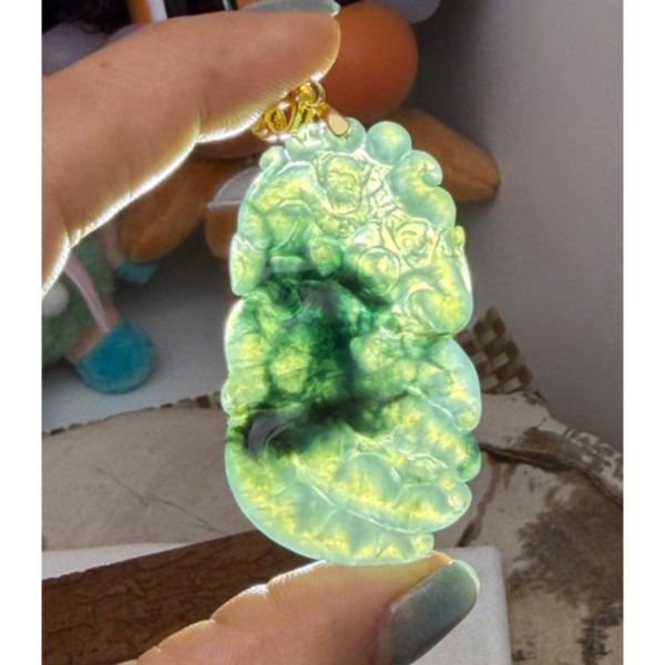 天然A貨緬甸玉 放光 高冰藍水漸變手工雕福星高照翡翠玉墜 泛光起剛光佛手瓜 雙猴捧桃-細節圖9