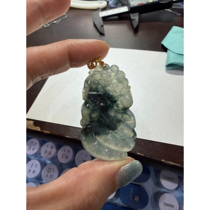 天然A貨緬甸玉 放光 高冰藍水漸變手工雕福星高照翡翠玉墜 泛光起剛光佛手瓜 雙猴捧桃-細節圖10