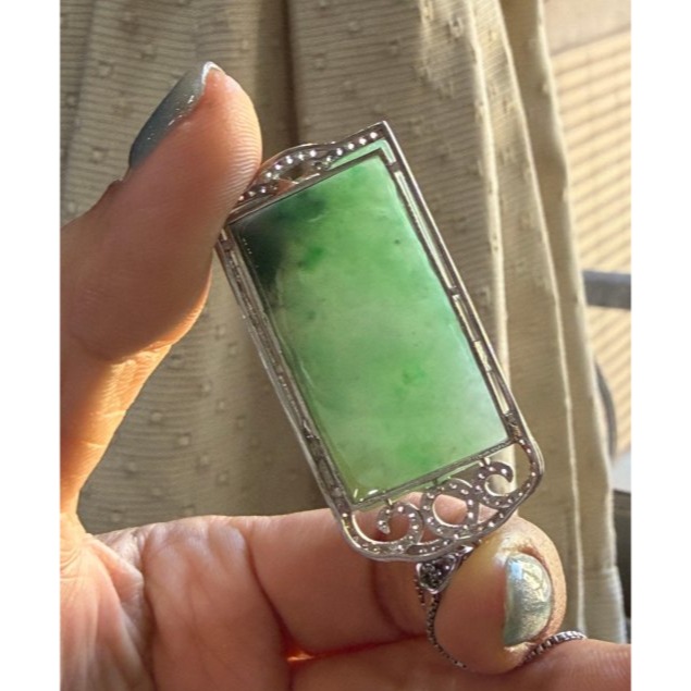 天然A貨緬甸玉 老坑冰烏雞綠無事牌翡翠玉墜 冰起膠滿綠底色 辣綠飄花增彩 6咪超完美厚度-細節圖7