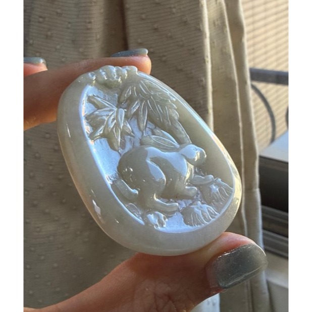 天然A貨緬甸玉 膠潤油青灰前途似錦節節高升翡翠兔牌 一刀切牌形 透光膠潤底妝 有水頭帶灰底-細節圖2