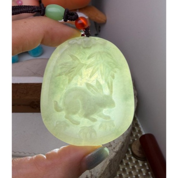 天然A貨緬甸玉 膠潤油青灰前途似錦節節高升翡翠兔牌 一刀切牌形 透光膠潤底妝 有水頭帶灰底-細節圖9