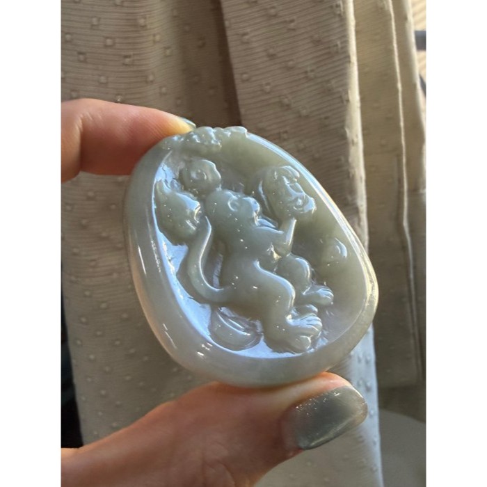 天然A貨緬甸玉 膠潤油青灰金雞迎日翡翠玉牌 一刀切牌形 透光膠潤底妝 有水頭帶灰底-細節圖2