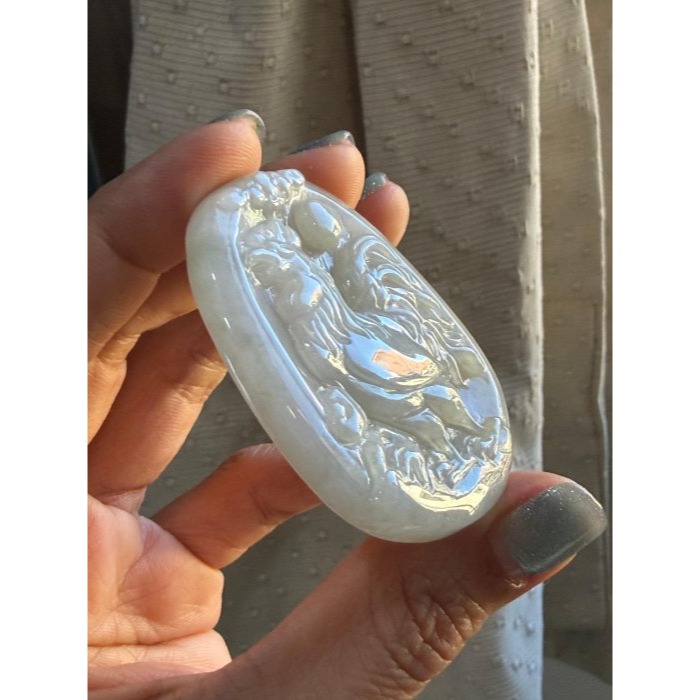 天然A貨緬甸玉 膠潤油青灰金雞迎日翡翠玉牌 一刀切牌形 透光膠潤底妝 有水頭帶灰底-細節圖4