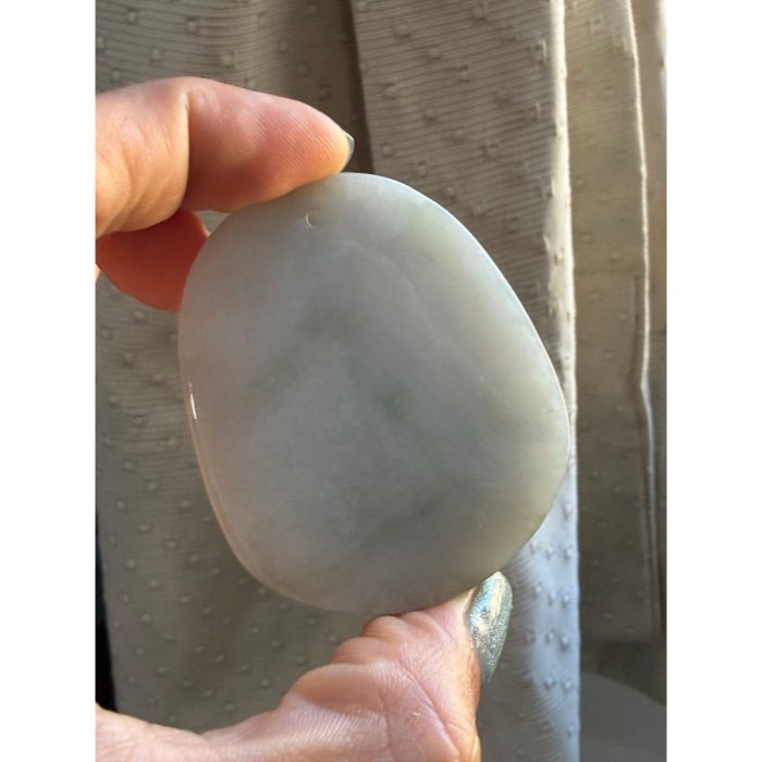 天然A貨緬甸玉 膠潤油青灰金雞迎日翡翠玉牌 一刀切牌形 透光膠潤底妝 有水頭帶灰底-細節圖6