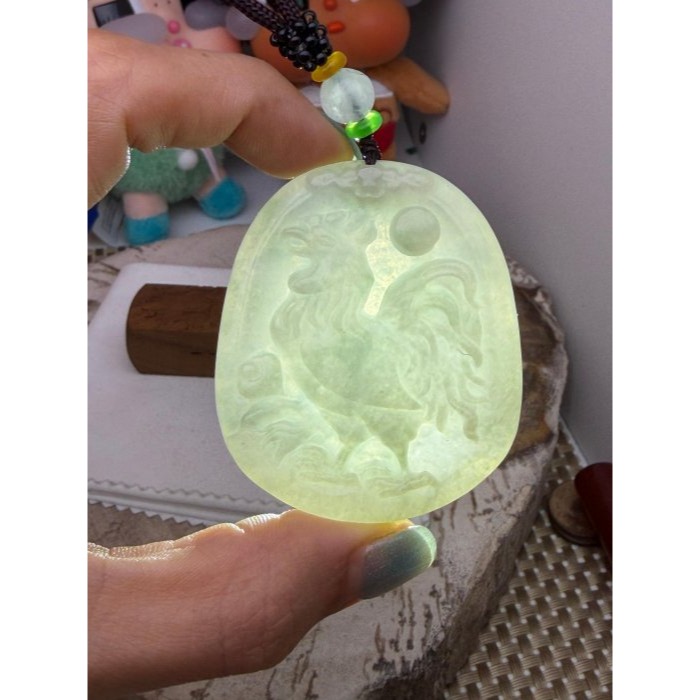 天然A貨緬甸玉 膠潤油青灰金雞迎日翡翠玉牌 一刀切牌形 透光膠潤底妝 有水頭帶灰底-細節圖9