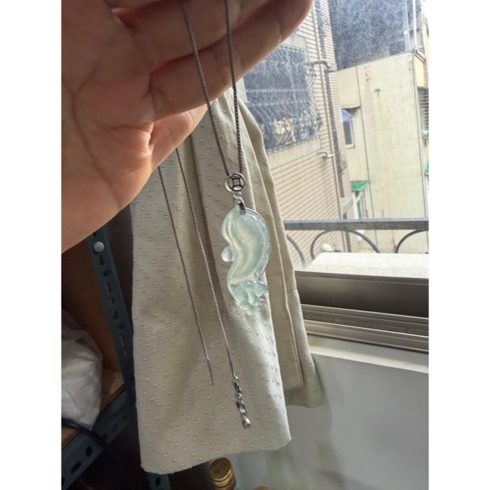 天然A貨緬甸玉 放光 冰玻晴綠手工巧雕鼠不勝數翡翠玉墜 泛光晶透 滿晴色透字影 立體可愛鼠來寶-細節圖8