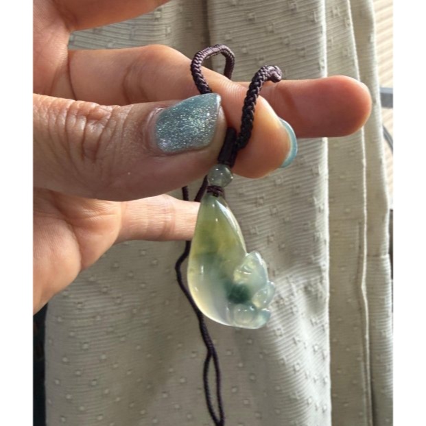 天然A貨緬甸玉 冰三彩手工立體雕鼠你最旺翡翠玉墜 冰種白冰.黃.藍花多彩底色 小松鼠蓬鬆大尾巴模樣俏皮可愛-細節圖2