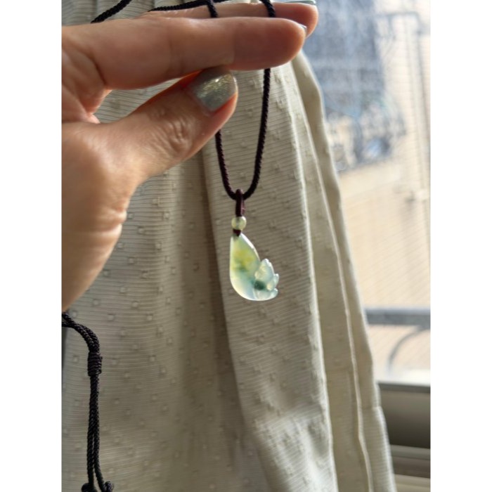天然A貨緬甸玉 冰三彩手工立體雕鼠你最旺翡翠玉墜 冰種白冰.黃.藍花多彩底色 小松鼠蓬鬆大尾巴模樣俏皮可愛-細節圖8