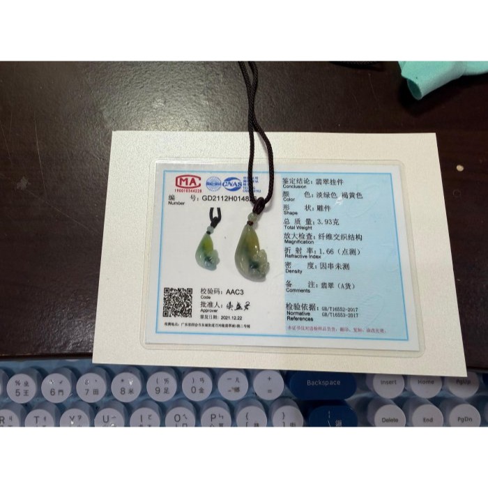 天然A貨緬甸玉 冰三彩手工立體雕鼠你最旺翡翠玉墜 冰種白冰.黃.藍花多彩底色 小松鼠蓬鬆大尾巴模樣俏皮可愛-細節圖11