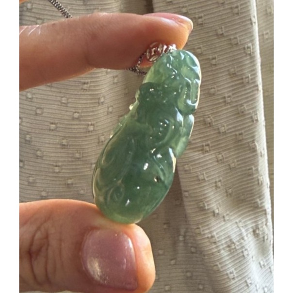天然A貨緬甸玉 冰膠晴藍數錢滿袋翡翠玉墜 晶透冰起膠底庄 勻稱油綠滿色 飽滿福袋俏雕鼠來寶-細節圖4